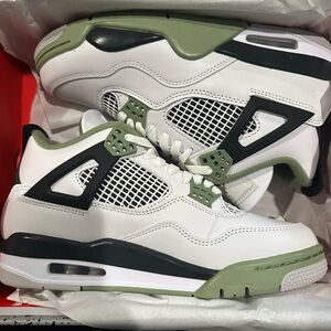Jordan 4 Seafoam green